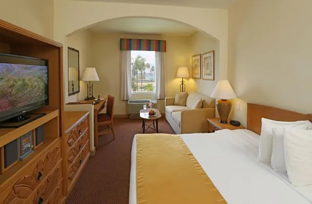 Hotel Quality Real Aeropuerto Santo Domingo Room bed king size